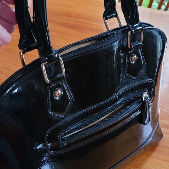 "CanoStilil " handbag in faux patent leather. - Picture 2 of 7